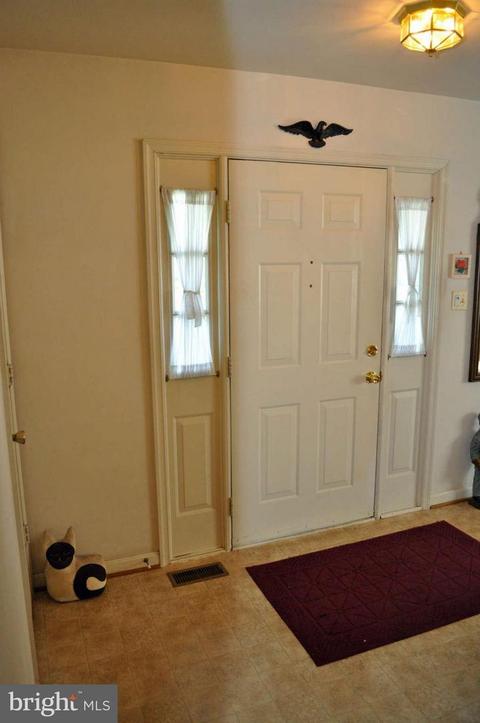 9364 Kings Post Ct, Laurel, MD 20723 photo 2