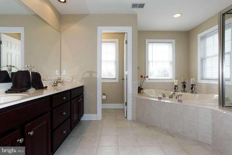 8630 Far Fields Way, Laurel, MD 20723 photo 4