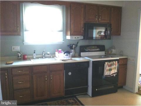 4540 Pilgrim Ln, Upper Chichester, PA 19061 photo 7