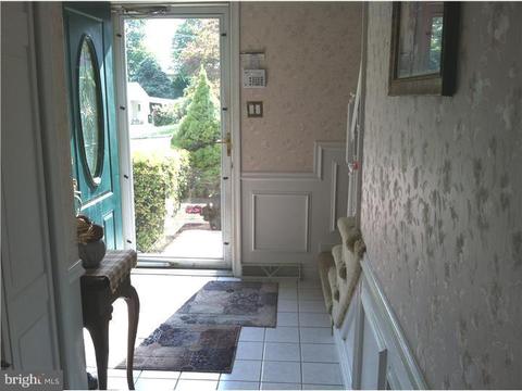 4540 Pilgrim Ln, Upper Chichester, PA 19061 photo 3