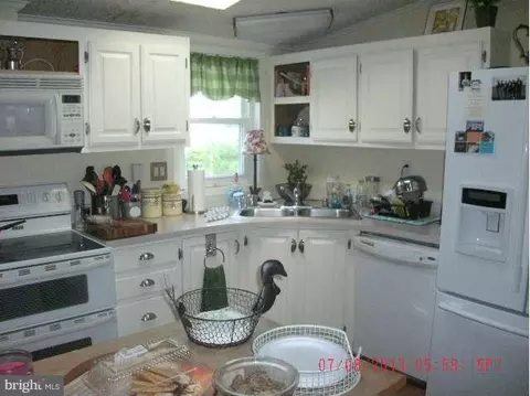 6 Tearose Dr, Middle River, MD 21220 photo 9