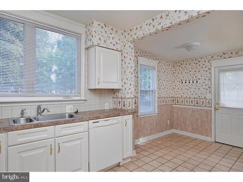 407 Crown Point Rd, Thorofare, NJ 08086 photo 9
