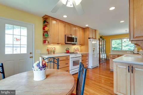 6003 Meriwether Ln, Springfield, VA 22150 photo 5