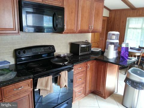 11613 Fulham St, Silver Spring, MD 20902 photo 2