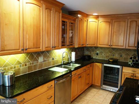 8610 Western Oak Dr, Springfield, VA 22153 photo 2