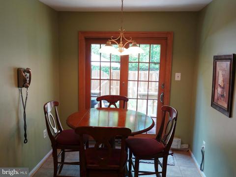 8610 Western Oak Dr, Springfield, VA 22153 photo 5
