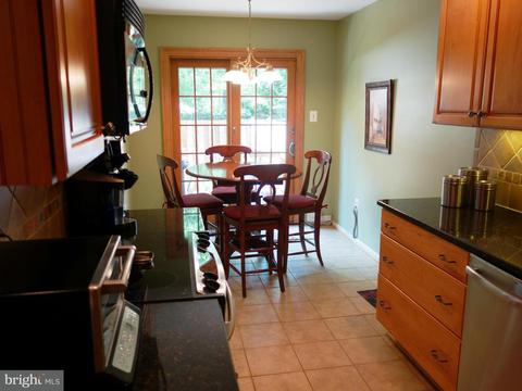 8610 Western Oak Dr, Springfield, VA 22153 photo 4