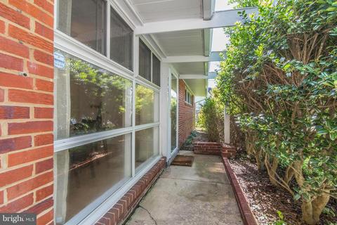 7407 Inzer St, Springfield, VA 22151 photo 2