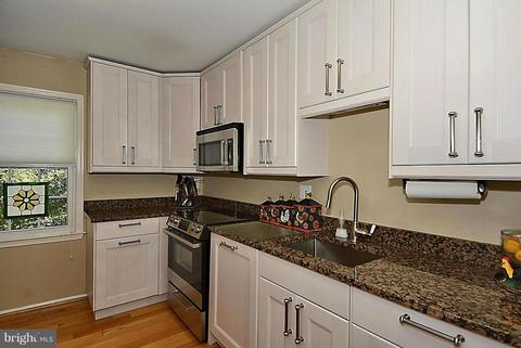 5216 Lonsdale Dr, Springfield, VA 22151 photo 4