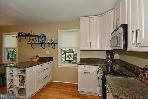 5216 Lonsdale Dr, Springfield, VA 22151 photo 3