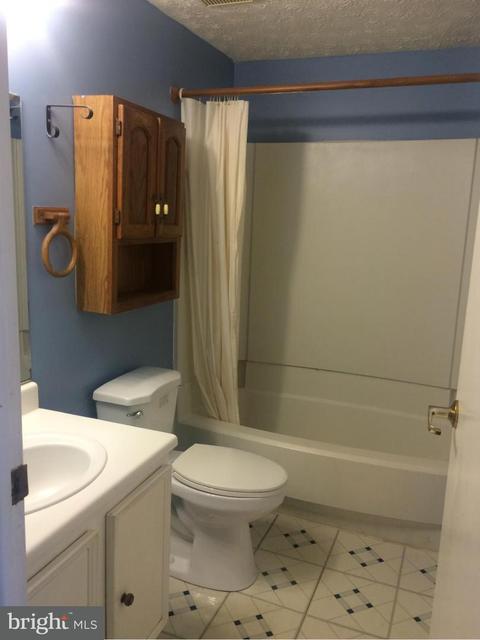 8242 Crestmont Cir, Springfield, VA 22153 photo 16