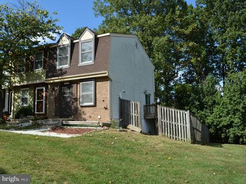 8242 Crestmont Cir, Springfield, VA 22153 photo 3