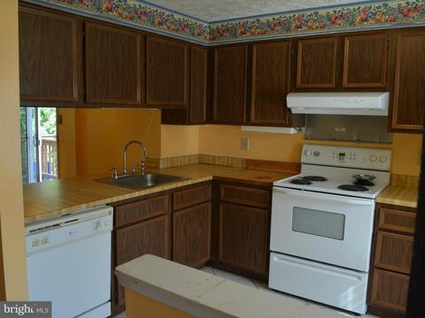 8242 Crestmont Cir, Springfield, VA 22153 photo 10
