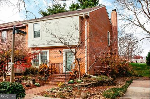 2204 Golf Course Dr, Reston, VA 20191 photo 1