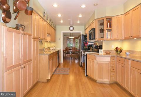 2204 Golf Course Dr, Reston, VA 20191 photo 10