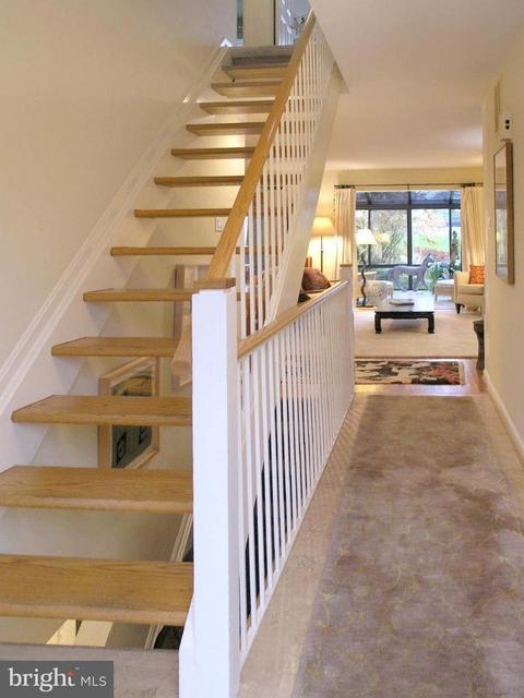 2204 Golf Course Dr, Reston, VA 20191 photo 3