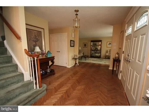 19 Willis Dr, Ewing, NJ 08628 photo 2