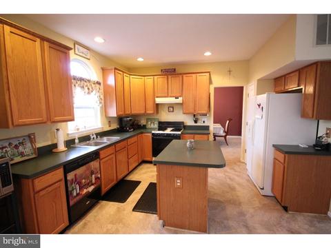 329 W Joy Ct, Bear, DE 19701 photo 2