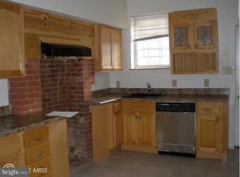 2551 Mcculloh St, Baltimore, MD 21217 photo 3