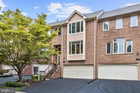 11504 Hemingway Dr, Reston, VA 20194 photo 1