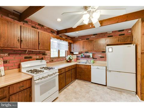 8 Sutton Dr, Hamilton, NJ 08690 photo 8