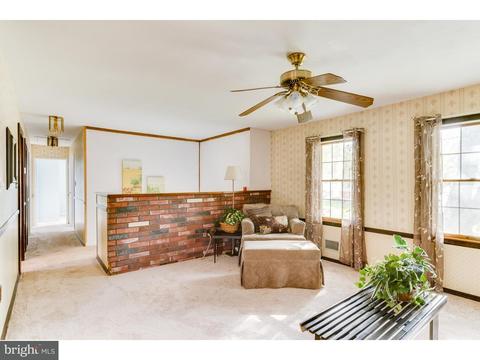 8 Sutton Dr, Hamilton, NJ 08690 photo 4
