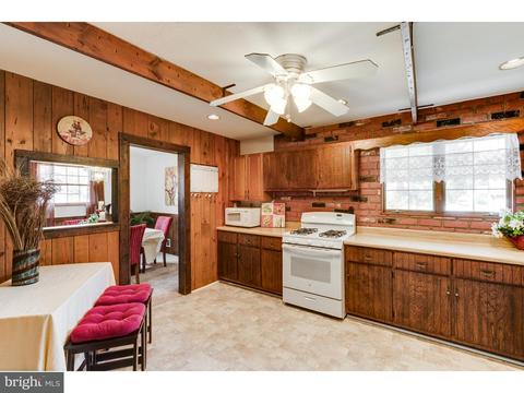 8 Sutton Dr, Hamilton, NJ 08690 photo 9