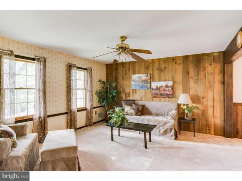8 Sutton Dr, Hamilton, NJ 08690 photo 2
