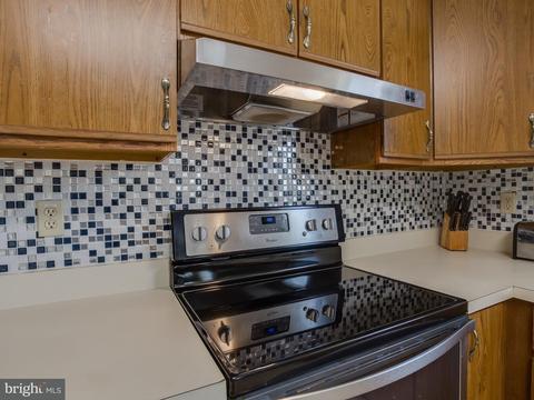 18605 Amidon Ave, Triangle, VA 22172 photo 9