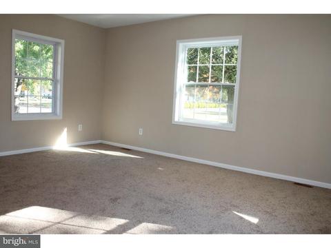 2 Pine St, Beverly, NJ 08010 photo 7