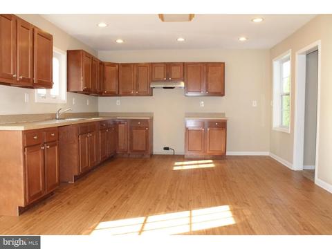 2 Pine St, Beverly, NJ 08010 photo 2