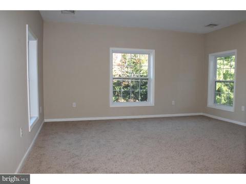 2 Pine St, Beverly, NJ 08010 photo 9
