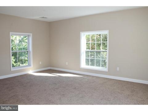 2 Pine St, Beverly, NJ 08010 photo 6