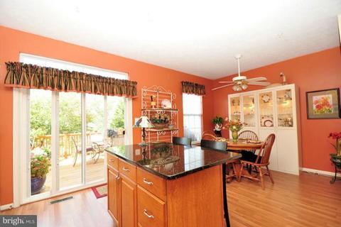 8104 Gray Stone Ln, Pasadena, MD 21122 photo 3