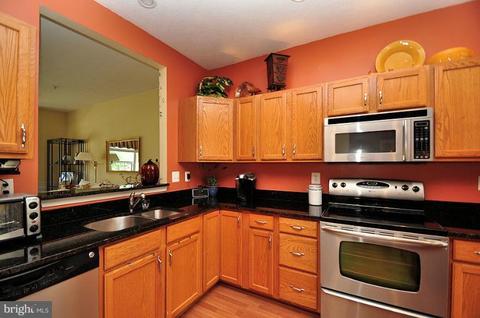 8104 Gray Stone Ln, Pasadena, MD 21122 photo 11