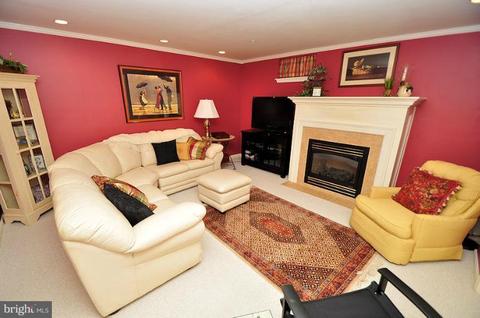 8104 Gray Stone Ln, Pasadena, MD 21122 photo 5
