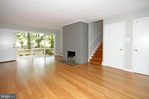 7525 Axton St, Springfield, VA 22151 photo 2
