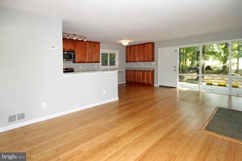 7525 Axton St, Springfield, VA 22151 photo 4