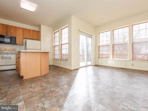 2477 Lakeside Dr, Frederick, MD 21702 photo 6
