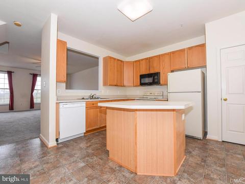 2477 Lakeside Dr, Frederick, MD 21702 photo 8