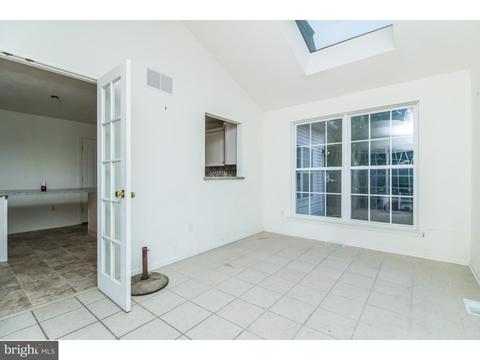 6 Waters Edge Dr, Riverside, NJ 08075 photo 9