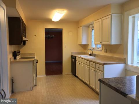227 Southview Dr, Delran, NJ 08075 photo 4