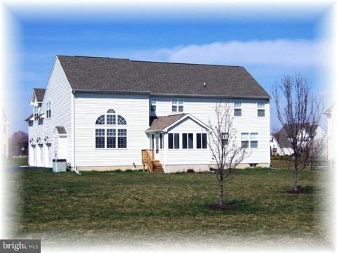 203 White Pine Ct, Bear, DE 19701 photo 2