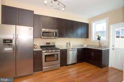 242 14th St NE, Washington, DC 20002 photo 2