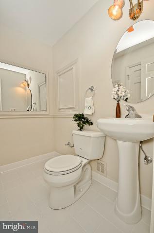 8019 Agin Ct, Mclean, VA 22102 photo 13