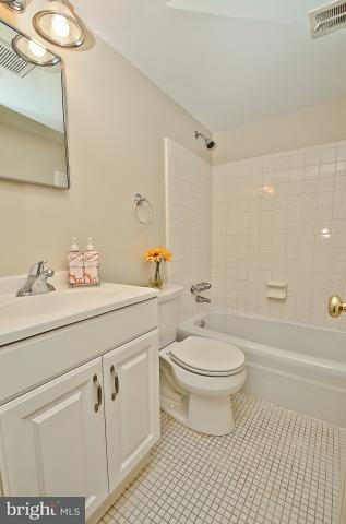 8019 Agin Ct, Mclean, VA 22102 photo 12
