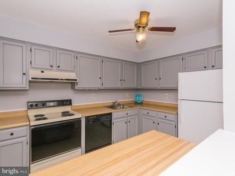 348 Logan Dr, Westminster, MD 21157 photo 2