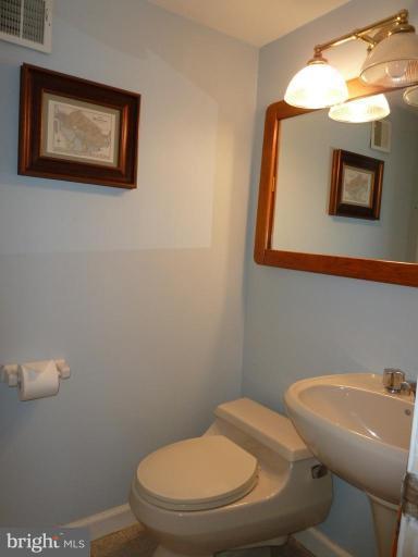 103 8th St NE, Washington, DC 20002 photo 17