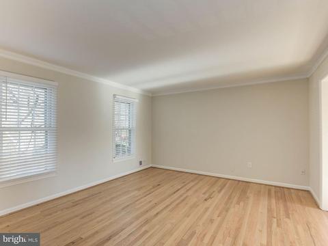 7111 Davis Ct, Mclean, VA 22101 photo 2