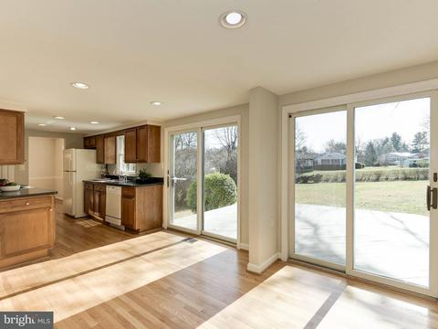 7111 Davis Ct, Mclean, VA 22101 photo 5